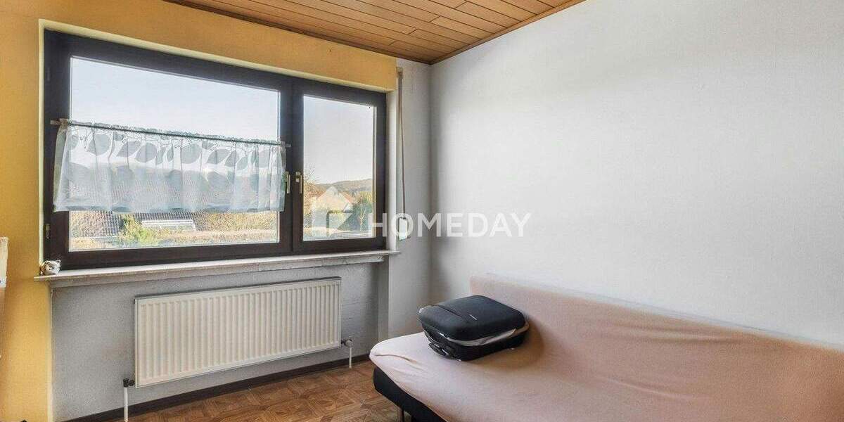 Gepflegtes MFH mit PV, Wallbox, Garagen, Balkonen & Ausbaupotenzial in ruhiger Lage 1 zimmer