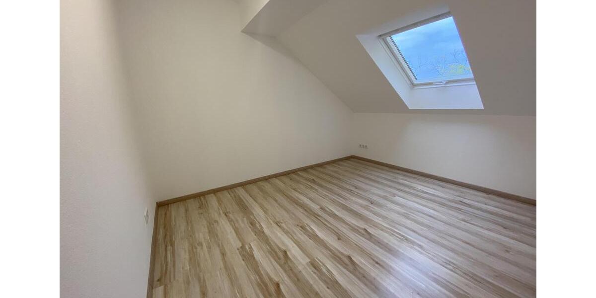 Dachgeschoßwohnung Frankfurt am Main Niederrad - 4 Zimmer, 133 m&sup2;, 2.100&euro; | Angebot:26505068