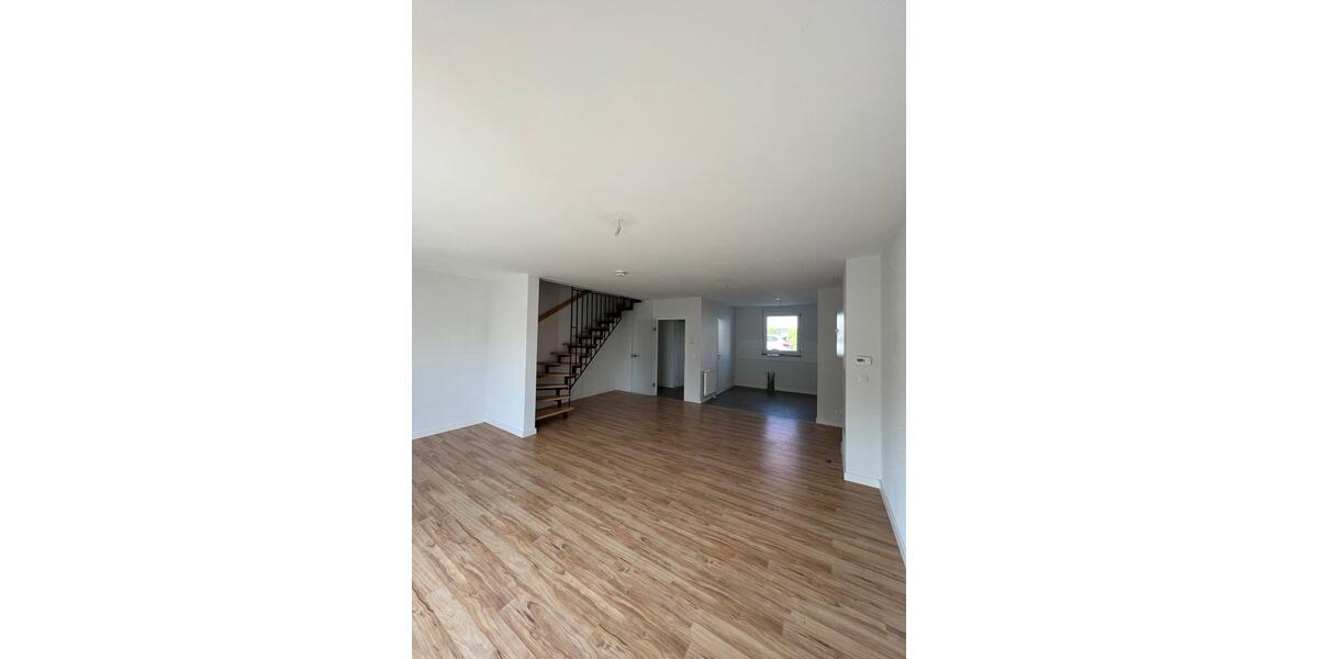 Etagenwohnung Stockstadt am Main - 5 Zimmer, 135 m&sup2;, 1.550&euro; | Angebot:25852630