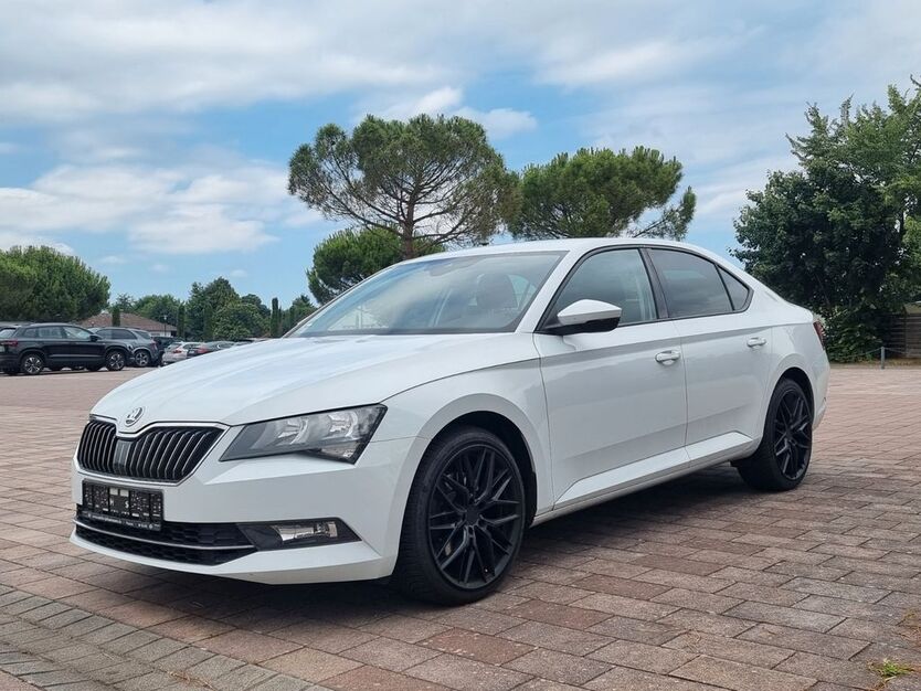 Skoda Superb 129.000 km 11.900 € Büttelborn 64572