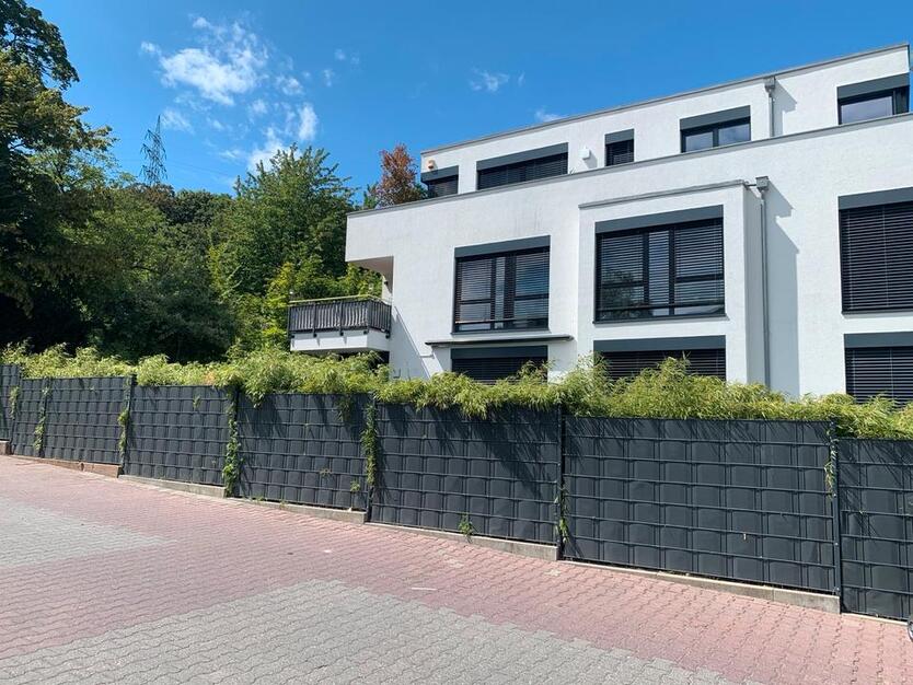VON PRIVAT 3,5- ZW Buchrain mit Balkon und Carport
