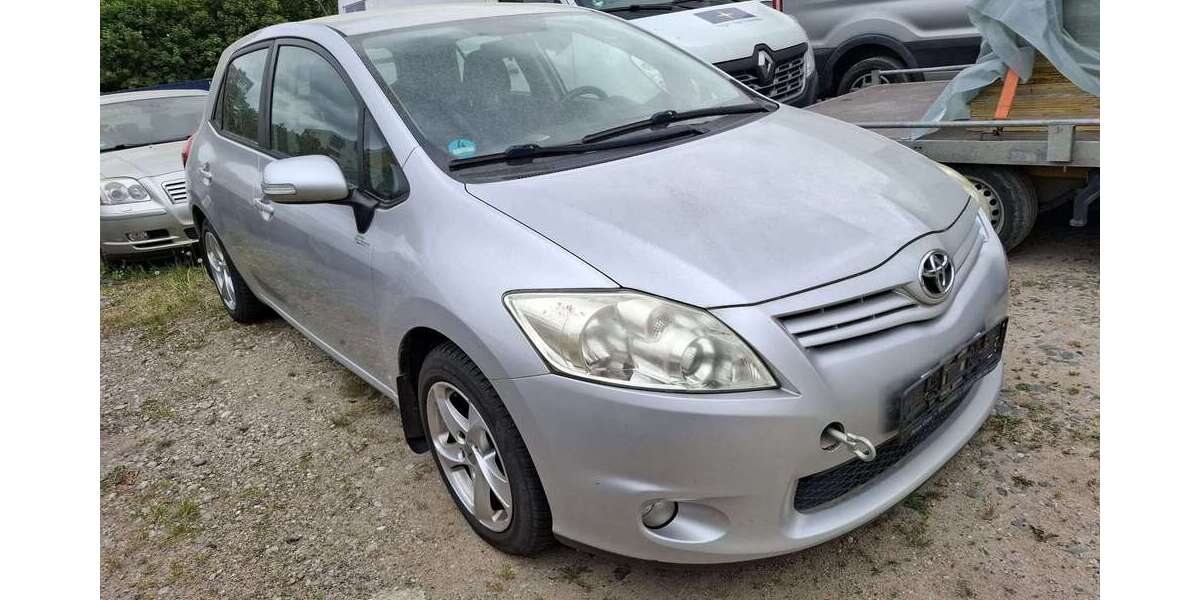 Toyota Auris 245.000 km 2.400 &euro; Neu-Isenburg 63263