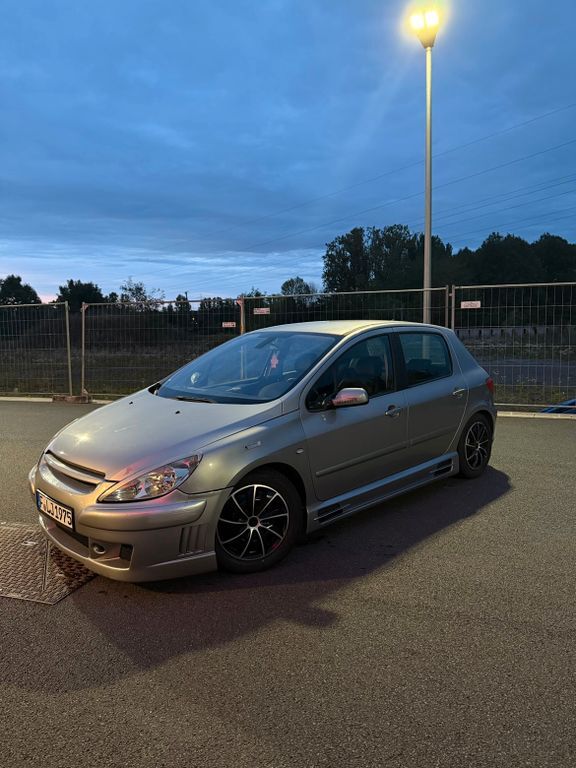 Peugeot 307 167.700 km 2.999 € Steinbach 61449