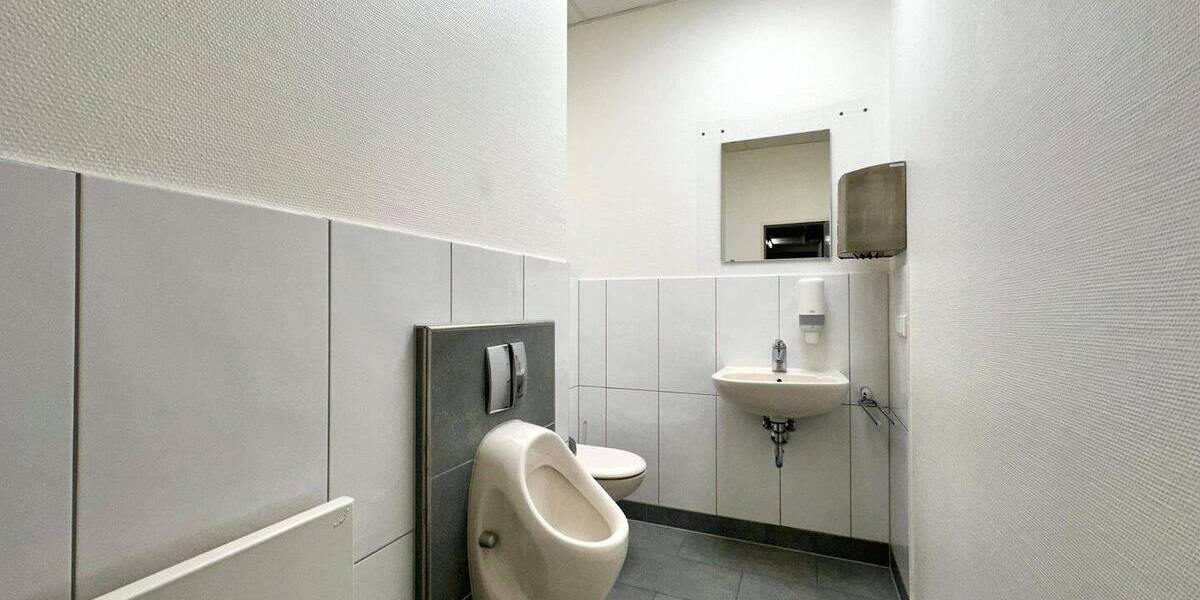 Gewerbefläche mit viel Lagermöglichkeiten, Stellplätzen und Scheune! zimmer