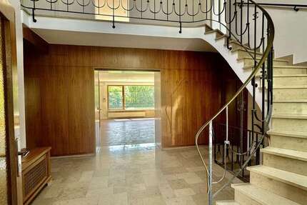 Haus zum Mieten in Hanau 2.850 € 274 m²