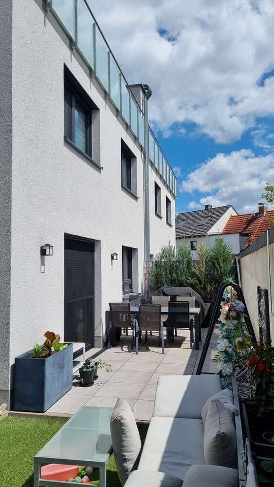 Haus zum Kaufen in Eschborn 950.000 € 165 m²