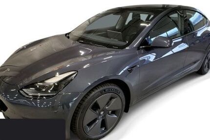 Tesla Model 3 52.197 km 28.100 &euro; Hanau 63457