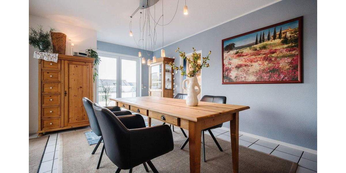 Von Privat: Großzügiges EFH mit ELW und Garage in Roßdorf beste Wohnlage 9 zimmer