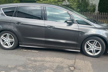 Ford S-Max 144.000 km 14.990 &euro; Offenbach 63075