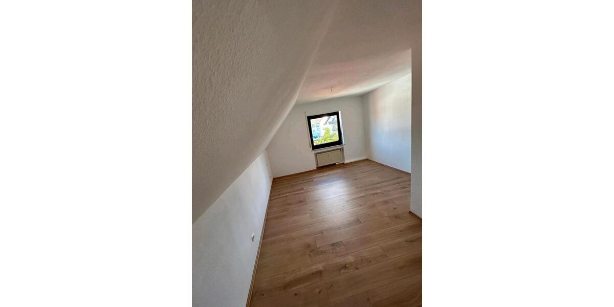 Dachgeschoßwohnung Aschaffenburg Damm - 3 Zimmer, 80 m&sup2;, 700&euro; | Angebot:26610680
