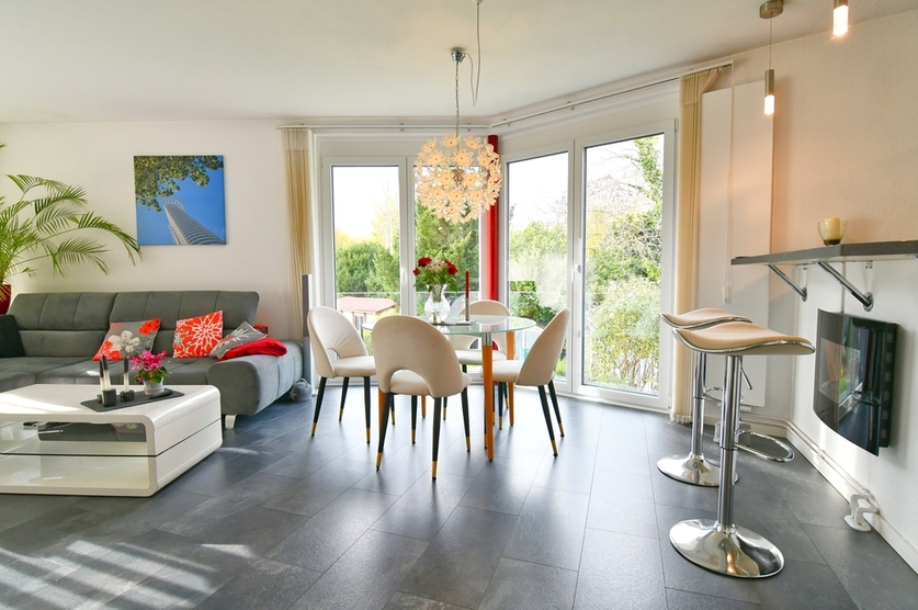 Schöne Wohnung mit 1a Infrastruktur + 2 TG Plätze 3 zimmer