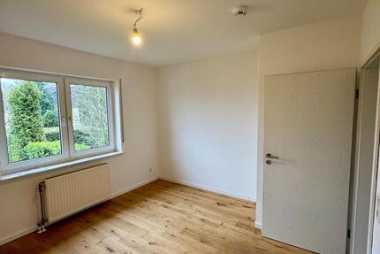 Renovierte helle 2-Zimmer Wohnung I Balkon EBK Garten TG-Stellpla 2 zimmer