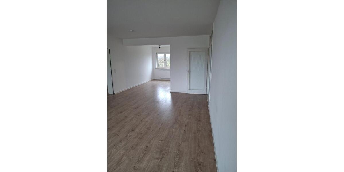 Etagenwohnung Steinbach (Taunus) - 3.5 Zimmer, 85 m&sup2;, 1.200&euro; | Angebot:26241351