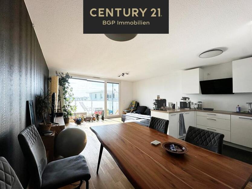 Moderne Vier-Zimmer-Wohnung mit Balkon