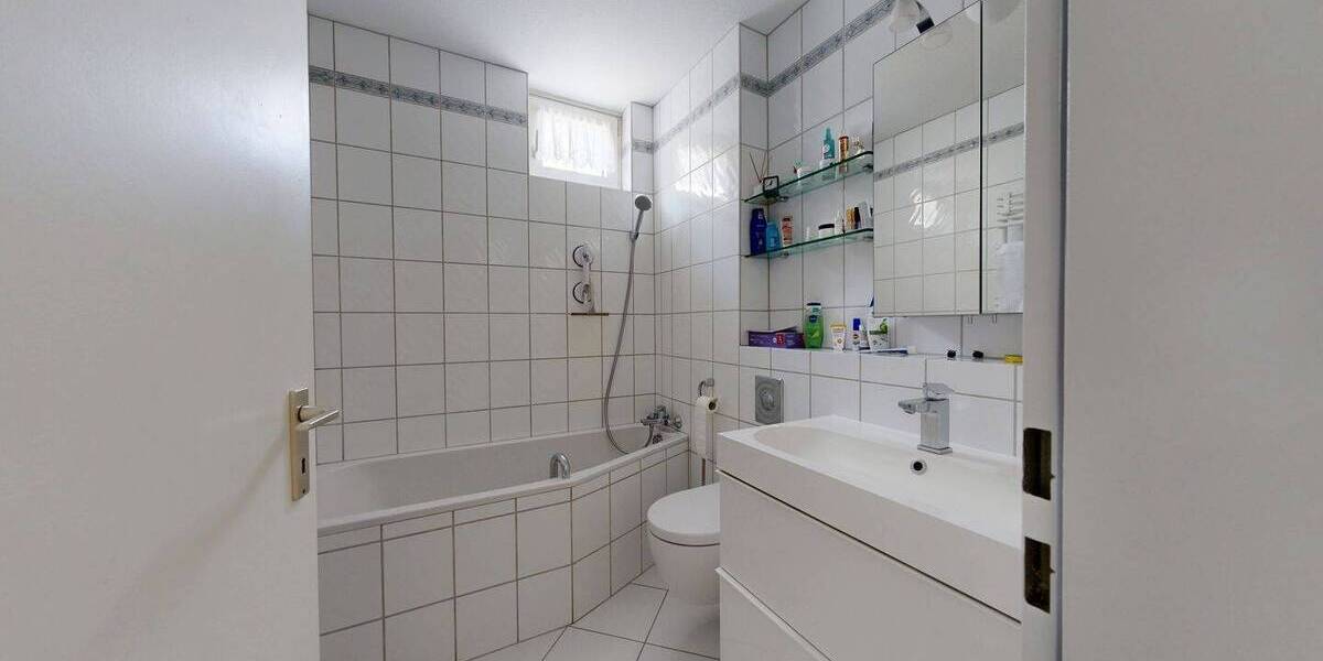 Bezugsfreie 3-Zimmer Wohnung in Rödelheim I großer Balkon I Tiefgaragenstellplatz I Einbauküche 3 zimmer