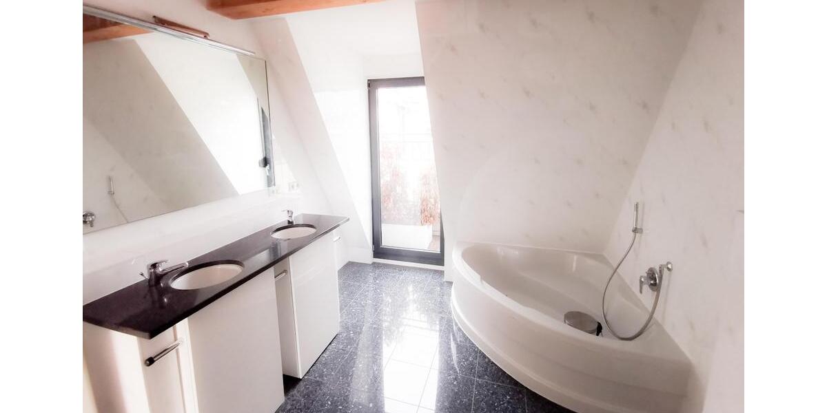 Maisonettenwohnung Frankfurt am Main Niederrad - 5 Zimmer, 157 m&sup2;, 2.400&euro; | Angebot:25777517