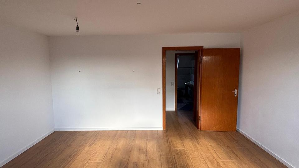 Dachgeschoßwohnung Roßdorf - 4 Zimmer, 106 m&sup2;, 1.430&euro; | Angebot:25950864