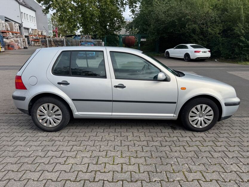 VW Golf 213.000 km 2.400 € Offenbach 63069