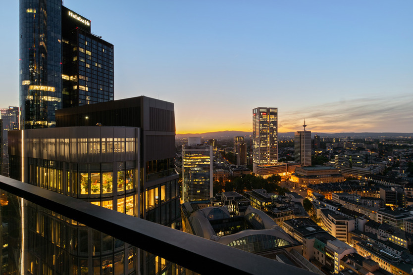 Frankfurts neue Ikone: Wohnen im 25. Stock des FOUR - Opernplatz, Skyline, Stille 2 zimmer