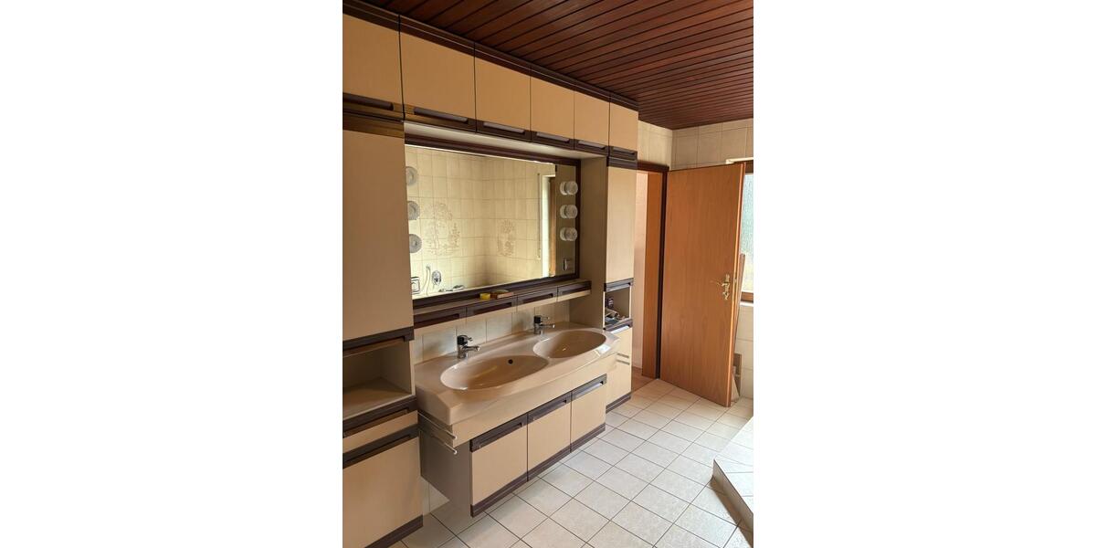 Einfamilienhaus Rüsselsheim am Main - 5 Zimmer, 180 m&sup2;, 2.000&euro; | Angebot:26195899