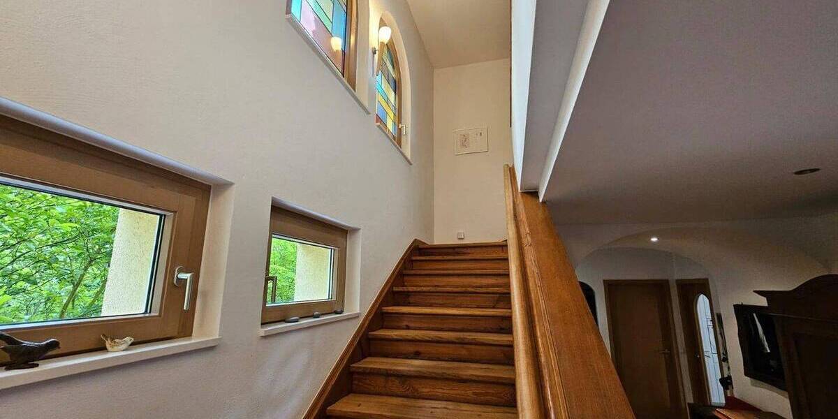 Einfamilienhaus Hofheim - 9 Zimmer, 320 m&sup2;, 4.250&euro; | Angebot:26616851