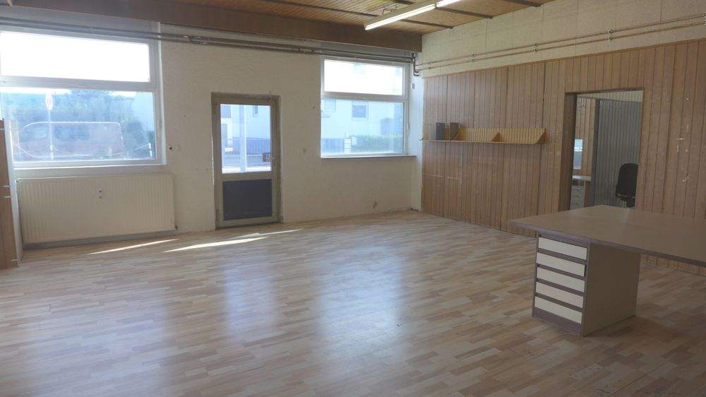 Beheizbare Lagerhalle mit Büro, Ausstellungs- und Verkaufsfläche in Groß-Gerau zimmer