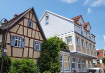 Attraktives Haus zu verkaufen: 2 Eigentumswohnungen und 1 Physio