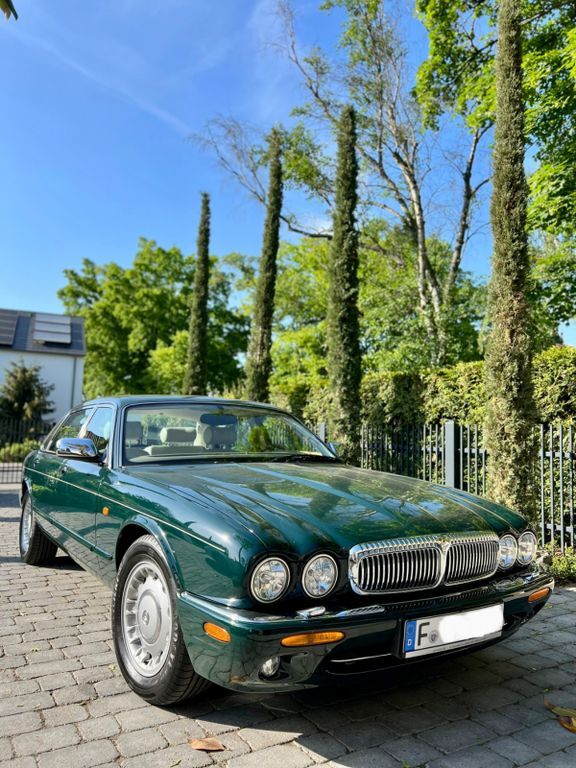 Jaguar Daimler 68.345 km 38.900 € Frankfurt am Main 60596