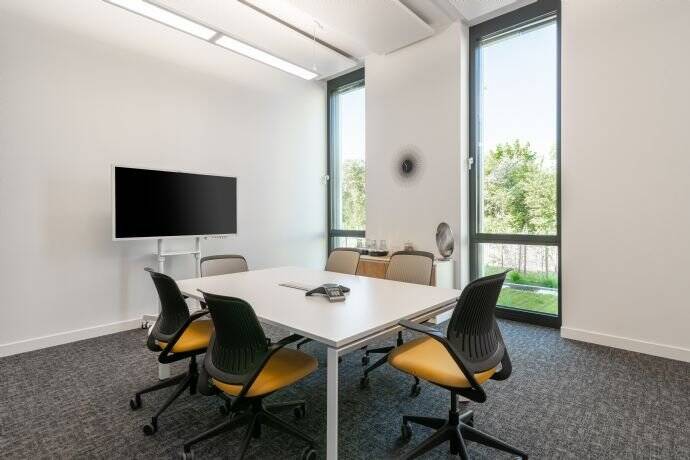 Buchen Sie Großraumbüros für Unternehmen jeder Größe 45 sqm in Regus Kaiserlei
