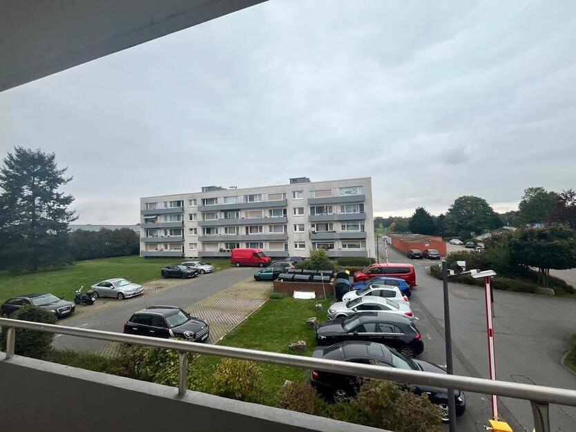 Premium sanierte 3 Zimmer Wohnung im Erdgeschoss mit Einbauküche zimmer