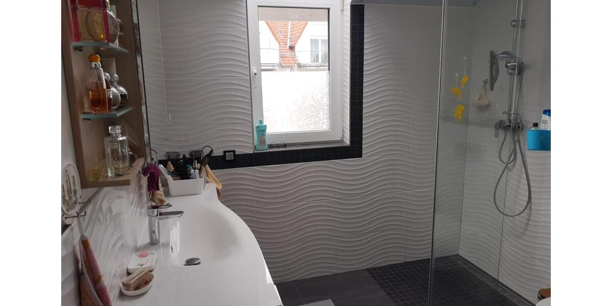 Sehr schöne Doppelhaus- Hälfte mit Wintergarten 6 zimmer