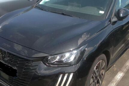 Peugeot 208 15.007 km 15.280 &euro; Rüsselsheim 65428