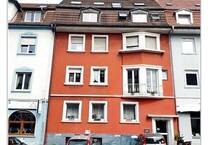 Super 8 Familienwohnhaus in einer guten zentralen Lage von Aschaffenburg mit Innenhof + 4 Stellp.