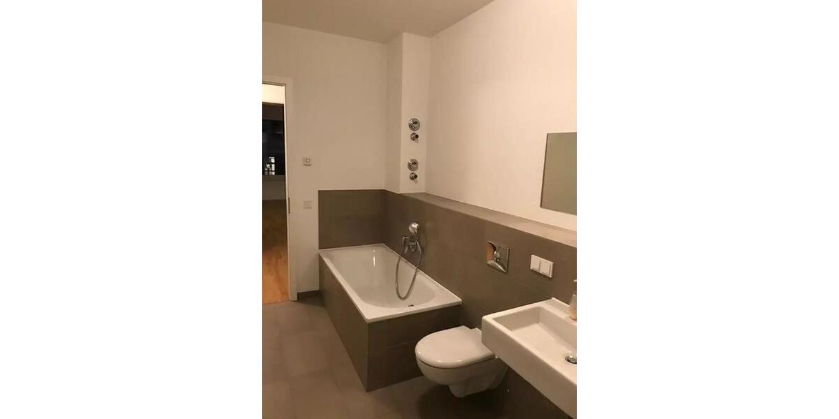 Etagenwohnung Offenbach am Main Hafen - 3 Zimmer, 79 m&sup2;, 1.980&euro; | Angebot:26207343