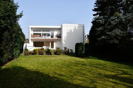 Attraktives großzügiges Zweifamilienhaus im Bauhausstil in Darmstadt-Arheilgen - Haus Darmstadt-Arheilgen Darmstadt/Vororte | Angebot:25099546