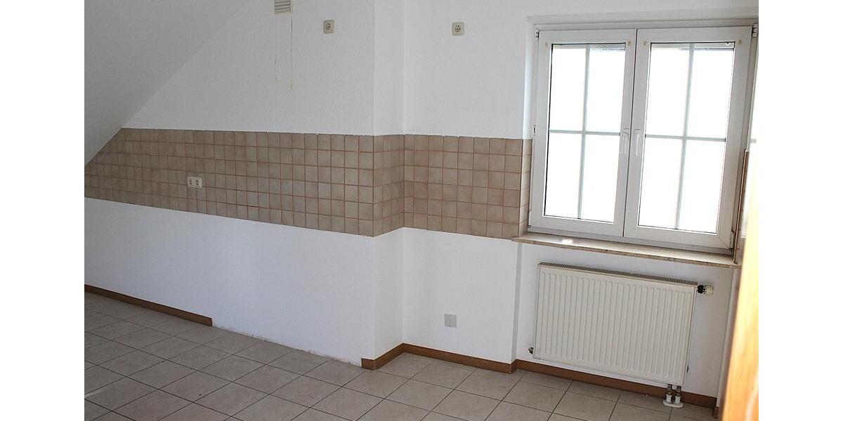 Dachgeschoßwohnung Aschaffenburg Damm - 2 Zimmer, 82 m&sup2;, 750&euro; | Angebot:26648147