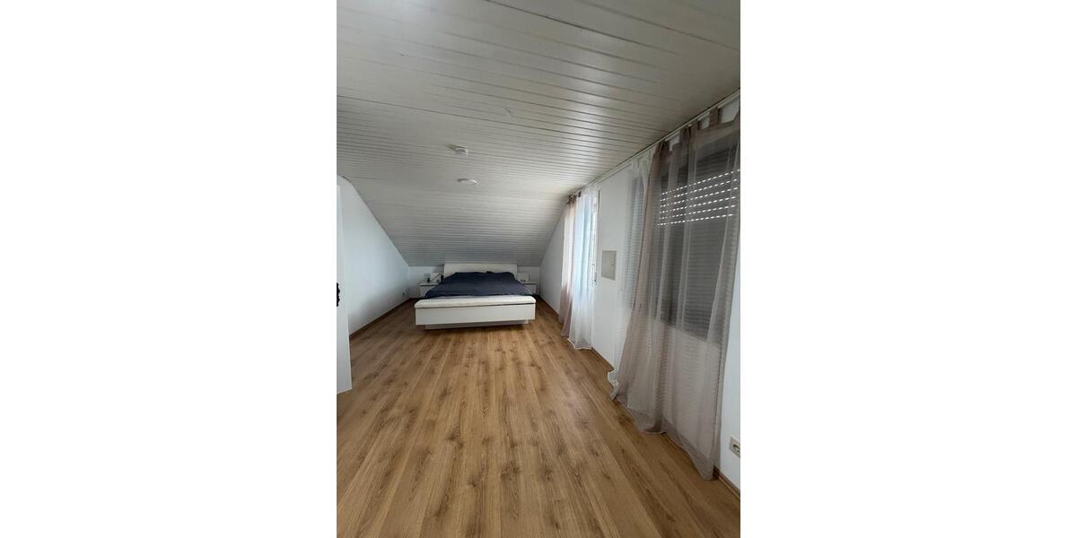Dachgeschoßwohnung Offenbach am Main Hafen - 3 Zimmer, 90 m&sup2;, 1.300&euro; | Angebot:26241365