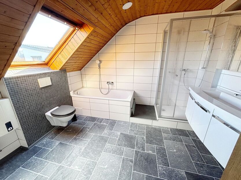 **RESERVIERT** Charmantes Einfamilienhaus mit vielseitig nutzbarem Nebengebäude 5 zimmer
