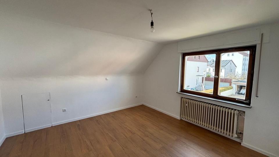 Dachgeschoßwohnung Roßdorf - 4 Zimmer, 106 m&sup2;, 1.430&euro; | Angebot:25950864