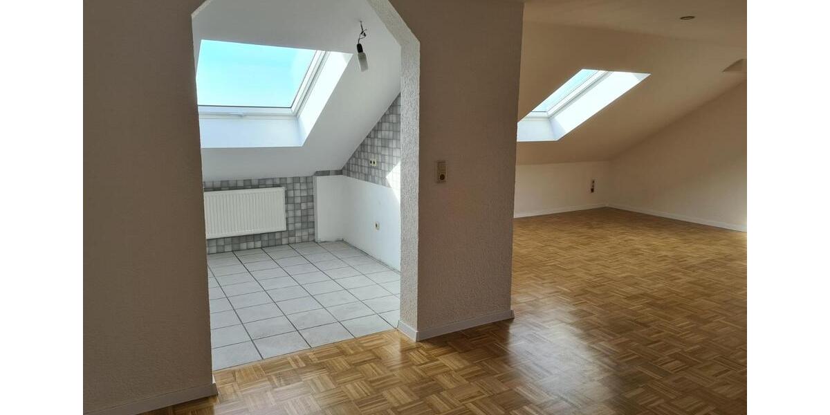 geräumige, lichtdurchflutete 2-Zi-DG-Wohnung zur Miete 2 zimmer