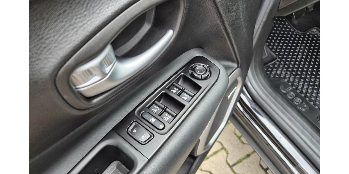 Hyundai i30 YES! Plus Navigation, Panoramadach, LED, Sport 89.202 km 12.890 &euro; Rodgau 63110