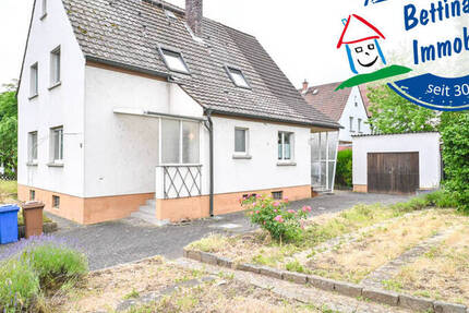 Gut geschnittenes 2-Familienhaus mit Garage, Carport, Garten und Keller! 6 zimmer