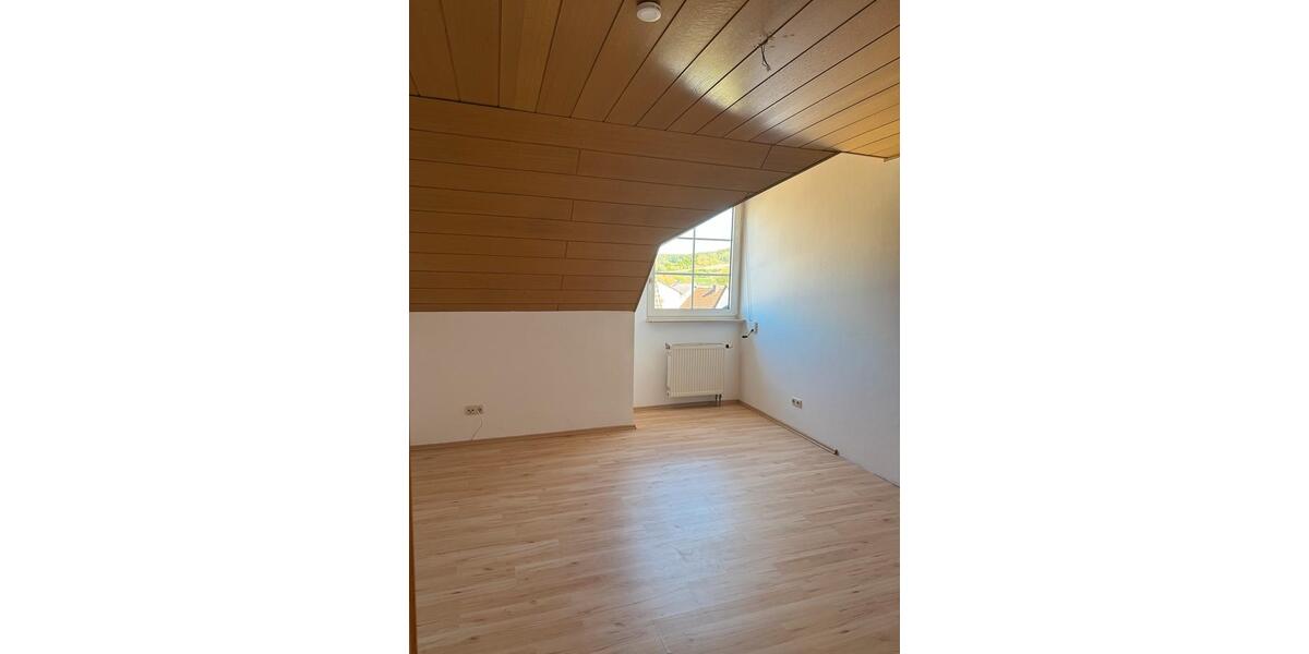 Dachgeschoßwohnung Schaafheim - 4 Zimmer, 104 m&sup2;, 1.000&euro; | Angebot:26613020
