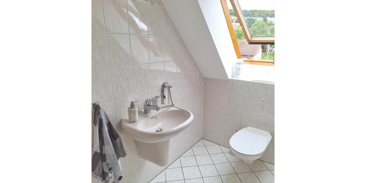 Dachgeschoßwohnung Kleinostheim - 5.5 Zimmer, 240 m&sup2;, 1.700&euro; | Angebot:26660338