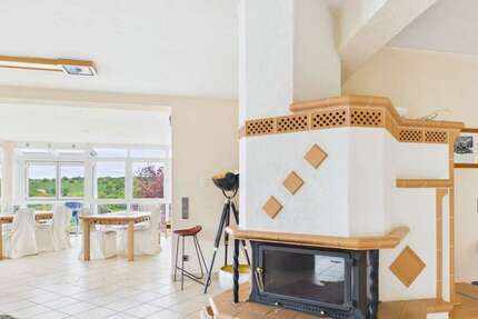 Haus Mömbris / Dörnsteinbach Dörnsteinbach - 8 Zimmer, 350 m&sup2;, 2.900&euro; | Angebot:26396148