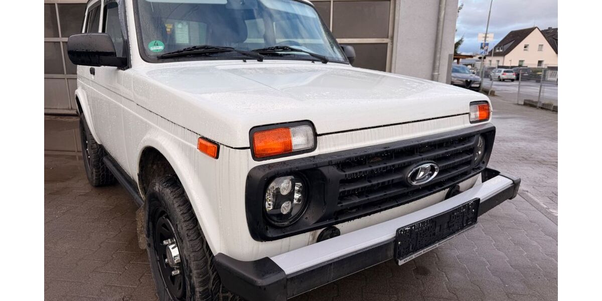 Lada Niva 23.800 km 15.290 &euro; Limeshain 63694