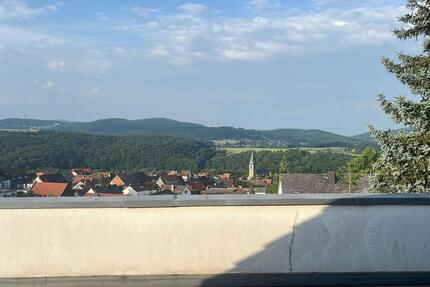 Attraktive renovierte 3 Zi. Dachwohnung mit neuer EBK und großer Terrasse mit Top-Blick zimmer