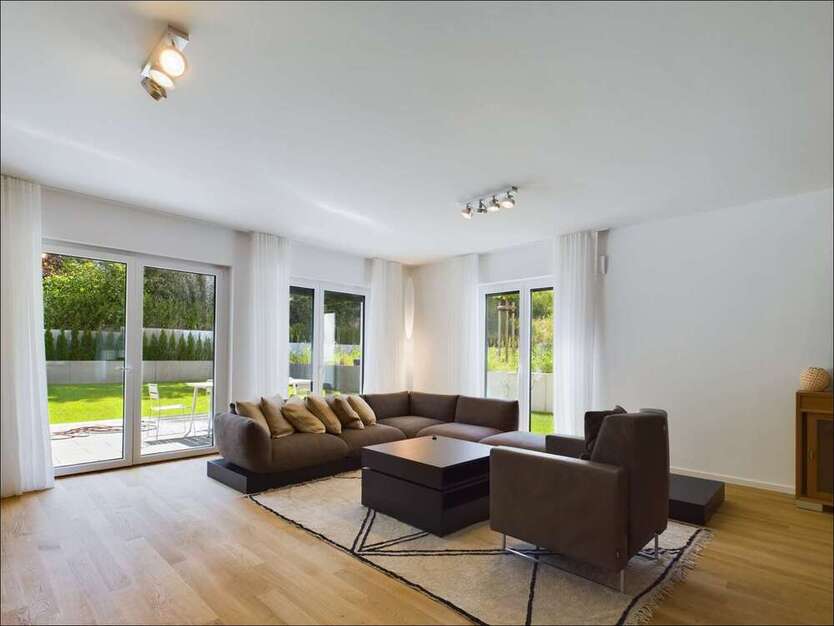 Haus zum Mieten in Aschaffenburg 3.750 € 219 m²
