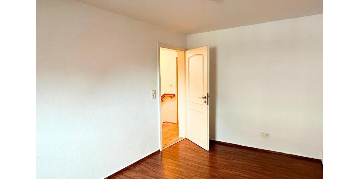 Etagenwohnung Dreieich - 3.5 Zimmer, 120 m&sup2;, 1.460&euro; | Angebot:26097921