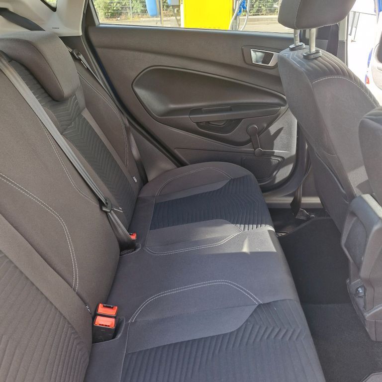 Ford Fiesta 123.000 km 5.700 € Frankfurt am Main 60327